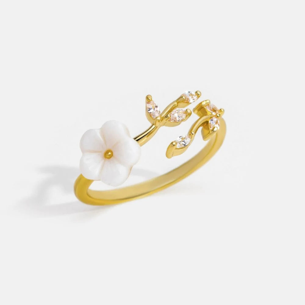 Bague en Or Ajustable Élégante avec Pétale Blanc et Éclat de Zirconia