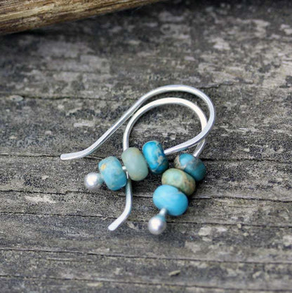 Élégantes Boucles d'Oreilles en Turquoise avec Perles
