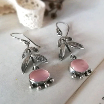 Éblouissantes boucles d'oreilles pendantes en quartz bohème, serties d'argent scintillant