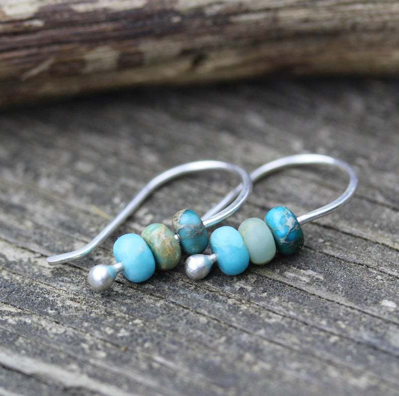 Élégantes Boucles d'Oreilles en Turquoise avec Perles