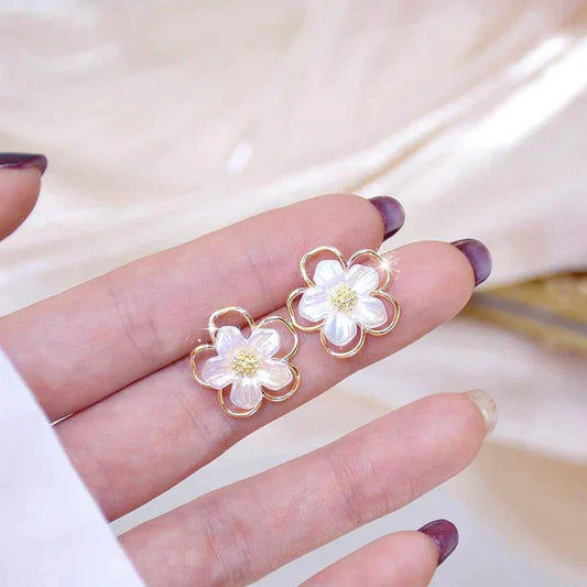 Élégantes boucles d'oreilles en or 14K avec motif floral