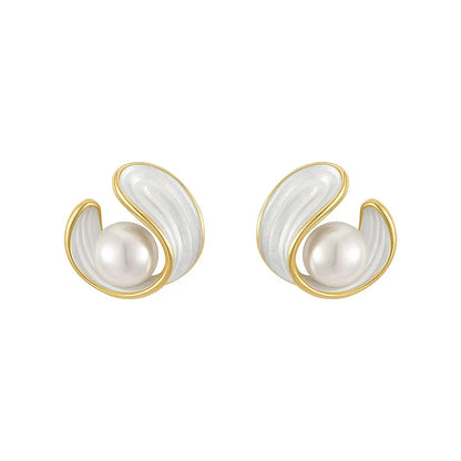 Boucles d'Oreilles Élégantes en Opale Blanche et Perles Dorées Artisanales