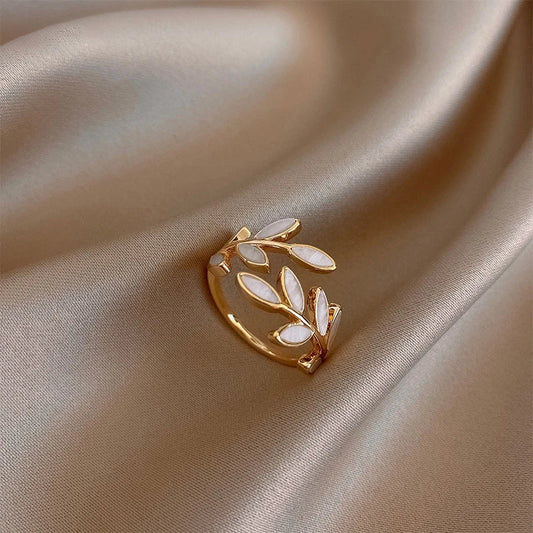 Élégante Bague en Feuille d'Or