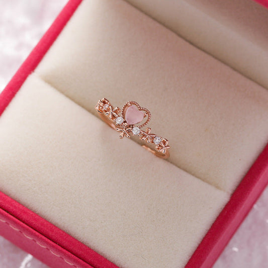 Bague en Or Adjustable avec Un Élégant Coeur Rose et Éclat de Zirconia
