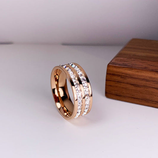 Bague Élégante à Deux Couches Embellie de Zirconias Shimmering