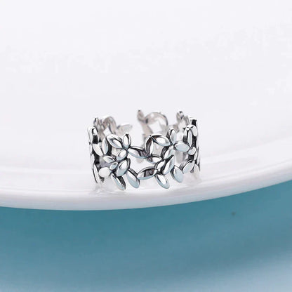 Bague Élégante en Argent à Motif de Feuille