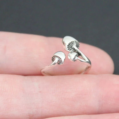 Bague en Argent Gothique Inspirée par les Champignons