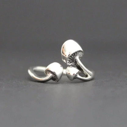 Bague en Argent Gothique Inspirée par les Champignons