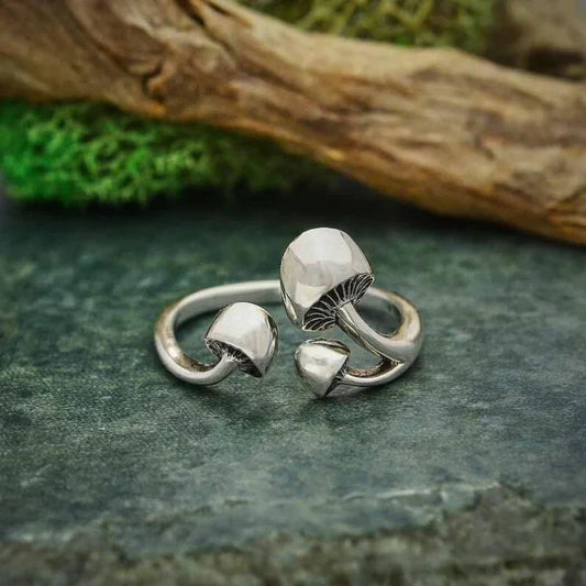 Bague en Argent Gothique Inspirée par les Champignons