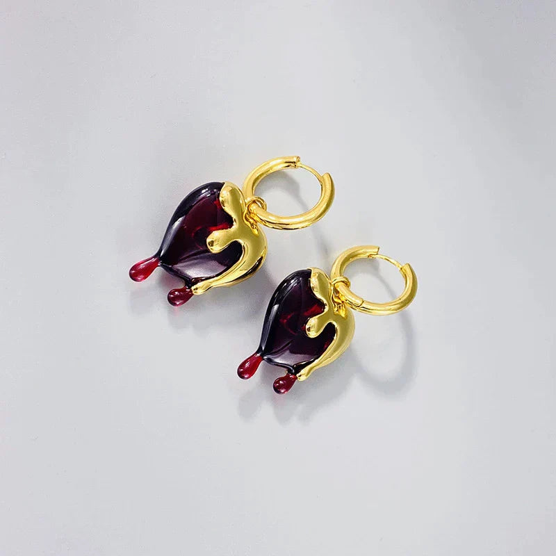 Élégantes Boucles d'Oreilles en Or en Forme de Cœur avec Finition Brillante