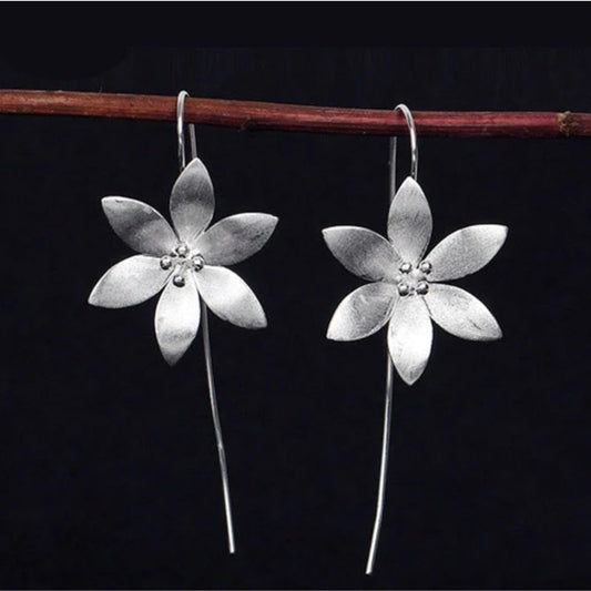 Éclat Floral : Boucles d'Oreilles en Argent 925