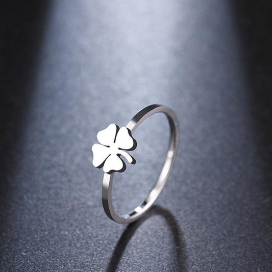 Éclatante Bague Trèfle en Or et Argent