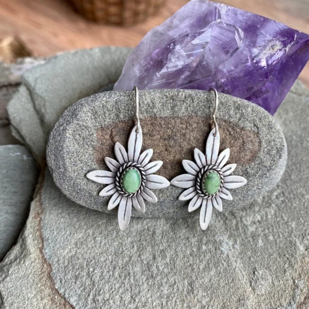 Boucles d'oreilles en argent sterling avec magnifiques pierres vertes en forme de lotus