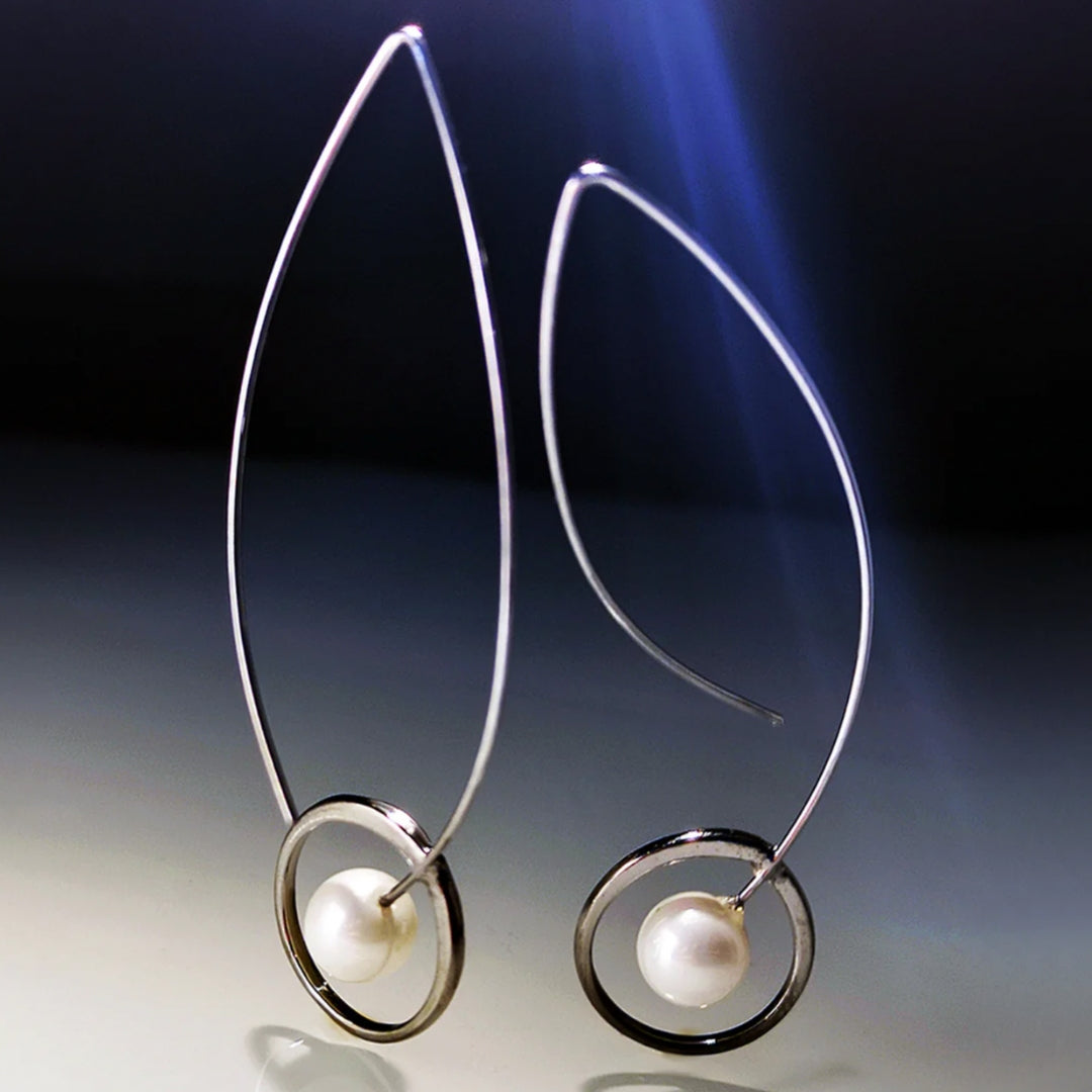 Boucles d'oreilles bohèmes en argent scintillant avec délicates perles élégantes
