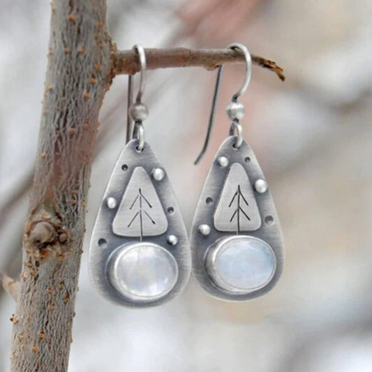 Éblouissantes boucles d'oreilles bohèmes en argent ornées d'opale blanche