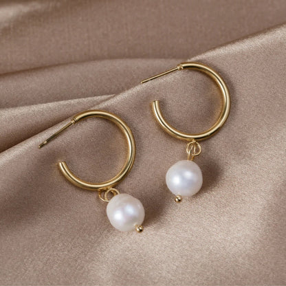 Éclat de Luxe : Boucles d'Oreilles en Perles d'Or