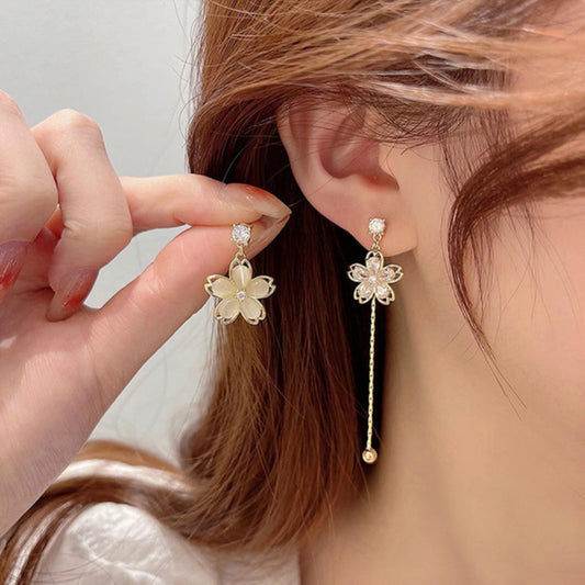 Boucles d'Oreilles Éclat de Marguerite en Or avec Zircon Étincelant