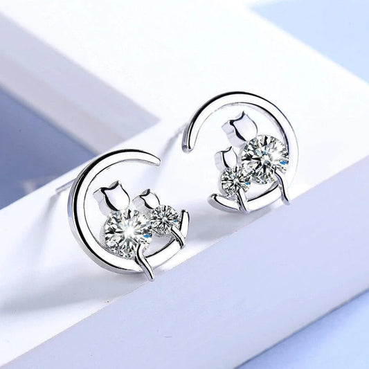 Éclatantes Boucles d'Oreilles en Argent pour Passionnés de Chats, embellies de Zirconias scintillantes