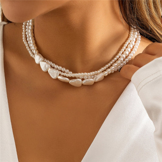 Collier Élégant en Pierres Blanches et Perles Chic