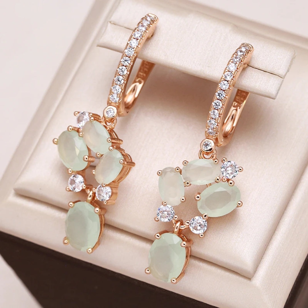 Éblouissantes Boucles d'Oreilles Élégantes en Or avec Cristaux Verts et Zirconia