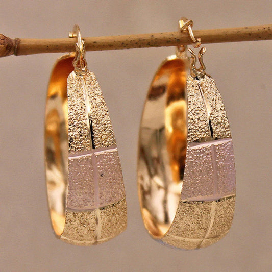 Élégantes boucles d'oreilles en or pour un éclat irrésistible