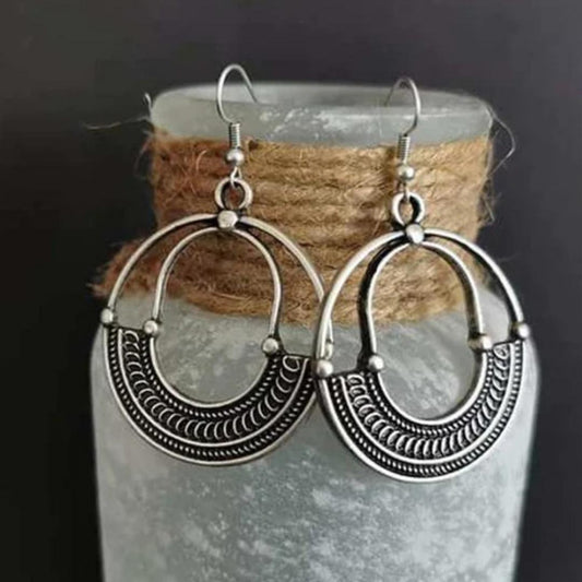 Éblouissantes boucles d'oreilles argentées au style vintage