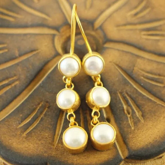 Boucles d'oreilles vintage élégantes ornées de perles précieuses