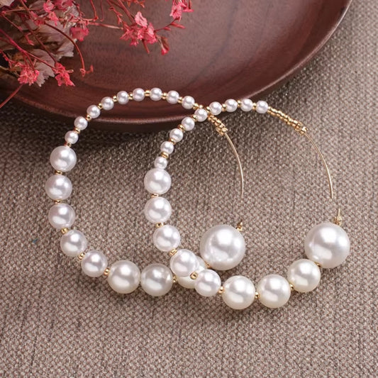 Éblouissantes boucles d'oreilles vintage ornées de perles élégantes