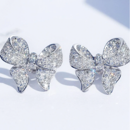 Élégantes Boucles d'Oreilles en Argent avec Nœud Éclatant