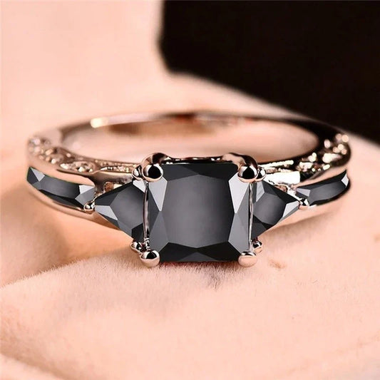 Éblouissante Bague en Argent ornée de Zirconium Noir
