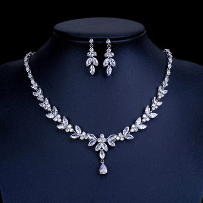 Éblouissant Ensemble de Bijoux : Collier et Boucles d'Oreilles en Zirconium et Argent Sterling