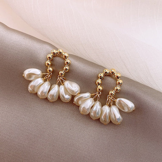 Éblouissantes boucles d'oreilles en perles baroques élégantes