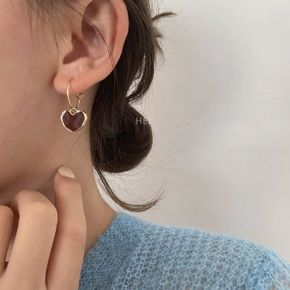 Élégantes Boucles d'Oreilles en Forme de Cœurs Rouges