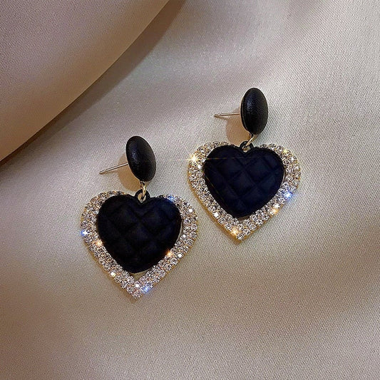 Élégantes boucles d'oreilles en forme de cœur noir en or