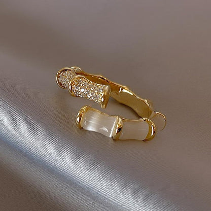 Élégante Bague Ajustable en Or Inspirée du Bambou