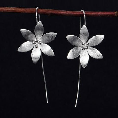 Élégantes Boucles d'Oreilles en Argent en Forme de Fleurs