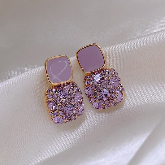 Éblouissantes Boucles d'Oreilles Violettes en Luxe avec Sublimes Incrustations de Zircons