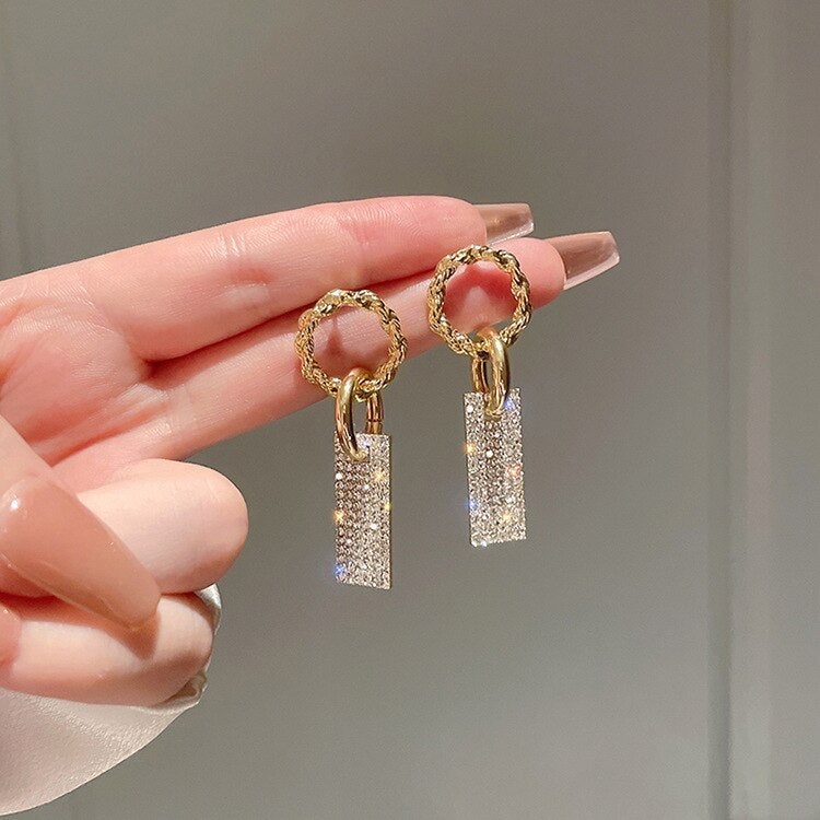 Boucles d'Oreilles Éblouissantes en Zircone Argentée, Rehaussées de Strass Scintillants