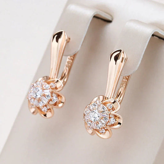 Boucles d'oreilles Élégantes en Or et Zircons pour un Style Raffiné