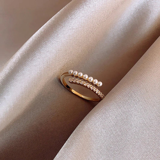 Bague en or ajustable ornée de perles et de zircon éclatant