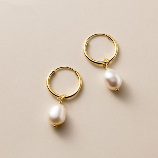 Éclat d'Or : Boucles d'Oreilles en Perles Rondes Élégantes