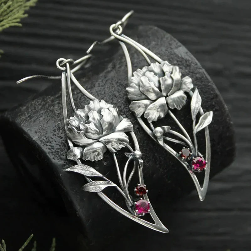 Boucles d'Oreilles Boho Élégantes avec Floral en Argent et Zircon Rouge Étincelant