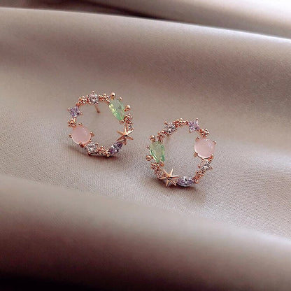 Éblouissantes Boucles d'Oreilles Fleurs en Or Serties de Zirconia