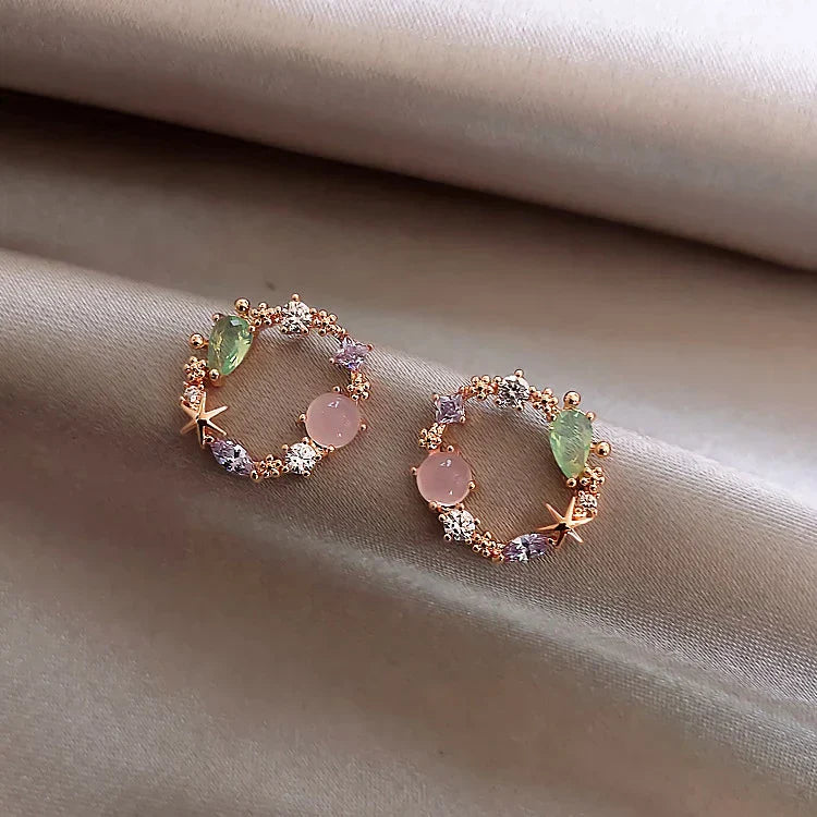 Éblouissantes Boucles d'Oreilles Fleurs en Or Serties de Zirconia
