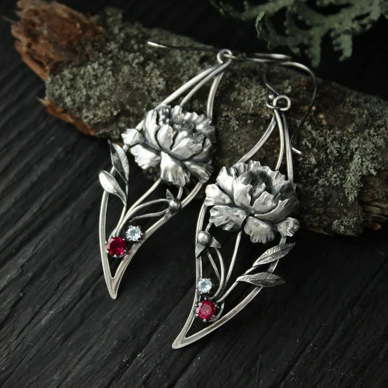 Boucles d'Oreilles Boho Élégantes avec Floral en Argent et Zircon Rouge Étincelant