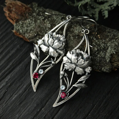 Boucles d'Oreilles Boho Élégantes avec Floral en Argent et Zircon Rouge Étincelant