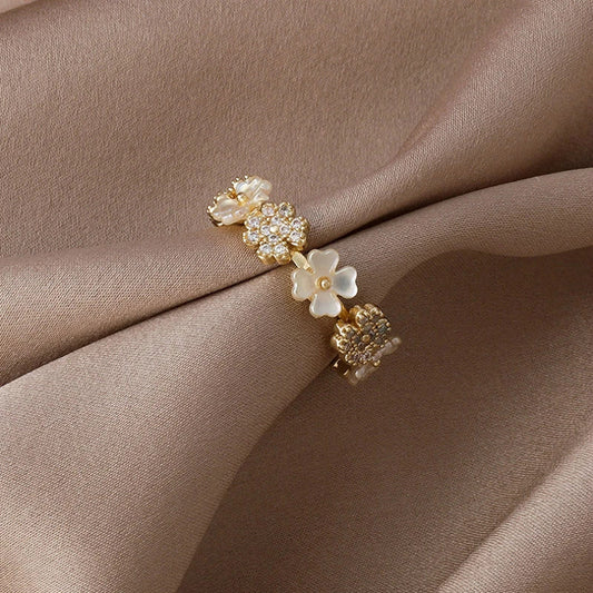 Bague Ajustable Élégante en Or avec Zirconia Finesse Fleurie