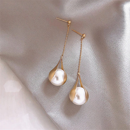 Éblouissantes Boucles d'Oreilles Pendantes en Perles Dorées