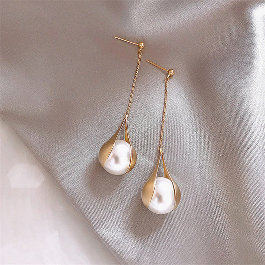 Éblouissantes Boucles d'Oreilles Pendantes en Perles Dorées