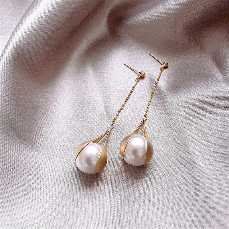 Éblouissantes Boucles d'Oreilles Pendantes en Perles Dorées